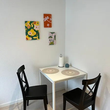 Mini 1 بيت شباب بيلوند